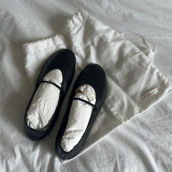 The Row Leather Ballet Flats black size 38.5 sold out most everywhere - Picture 3 of 12